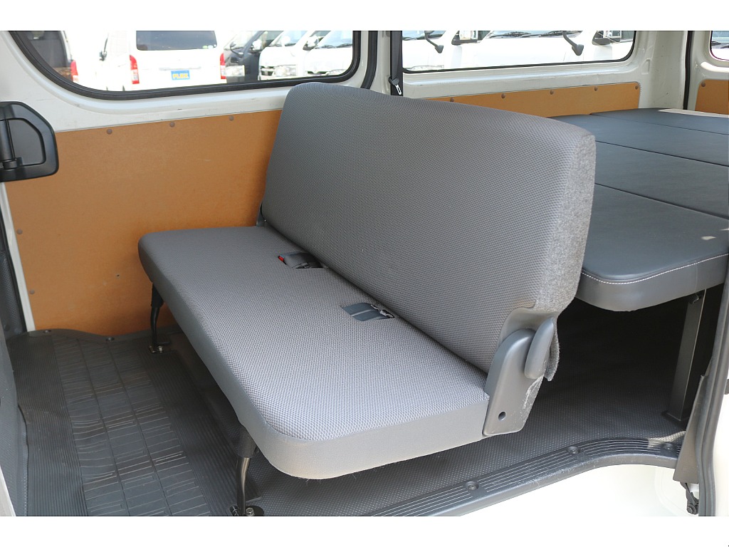 【厳選中古車】H30年式　レジアスエースバン　ガソリン　２WD　DX