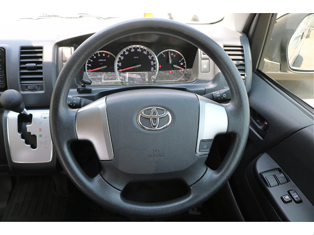 【厳選中古車】H30年式　レジアスエースバン　ガソリン　２WD　DX
