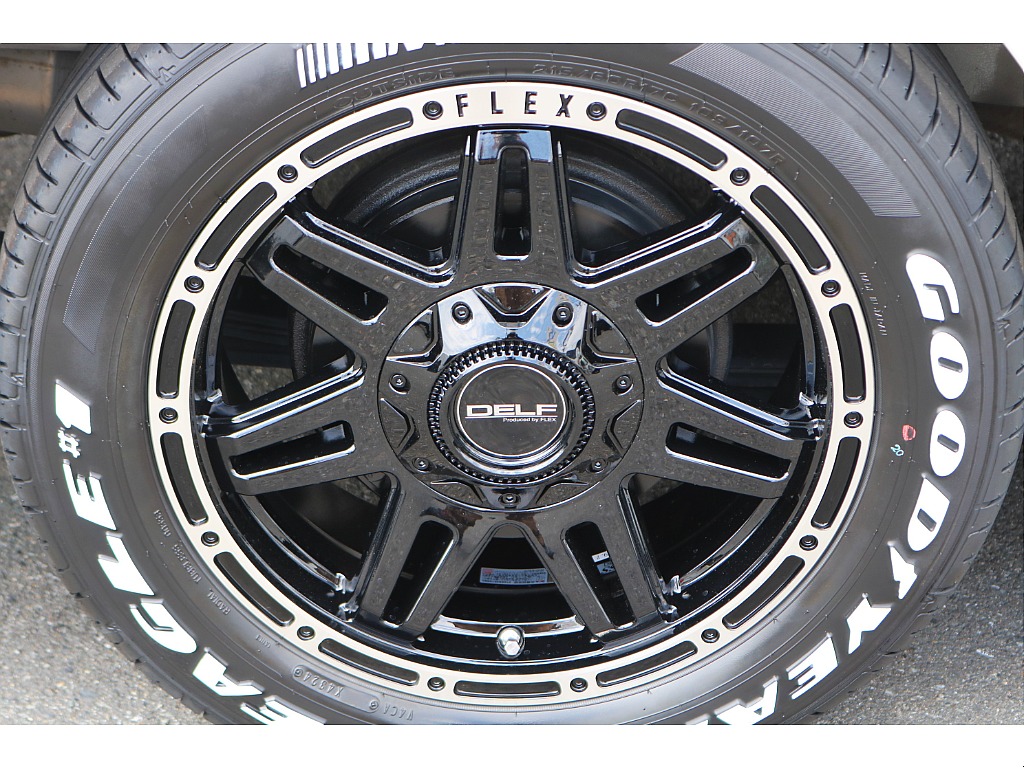 足元にはDelf04　17インチAWをチョイス♪