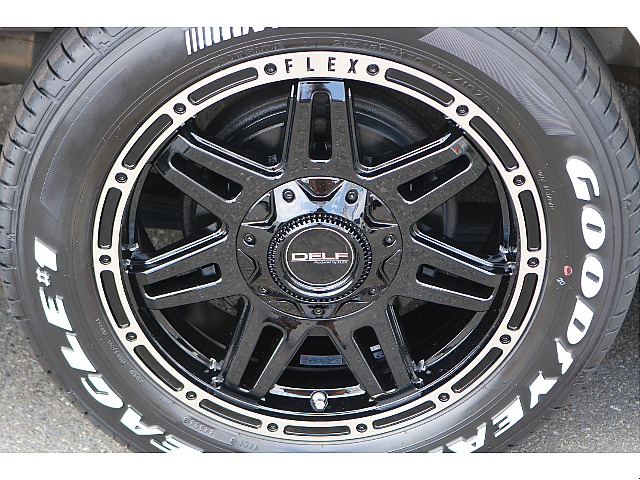 足元にはDelf04　17インチAWをチョイス♪