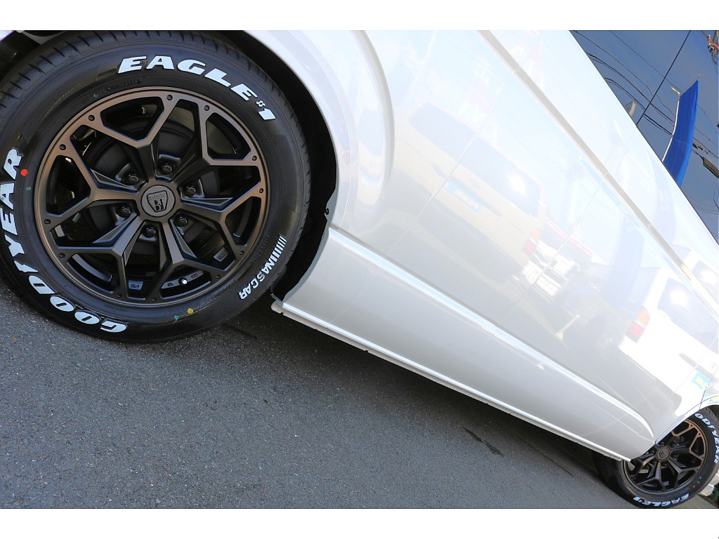 ナスカーホワイトレタータイヤ