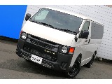マルチに使えるユーティリティの高さを備えた、 落ち着いた木とツイードの空間のオリジナルシートアレンジです!