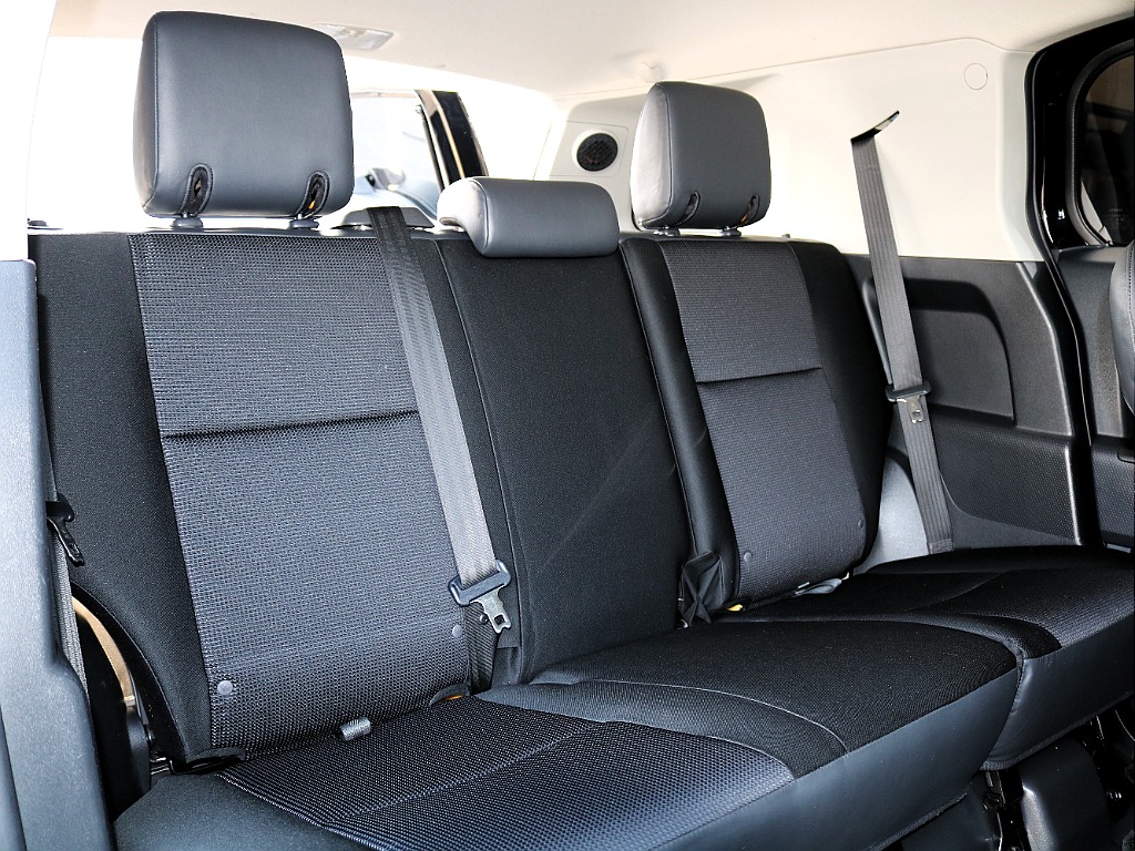 セカンドシートは6対4の分割シート☆