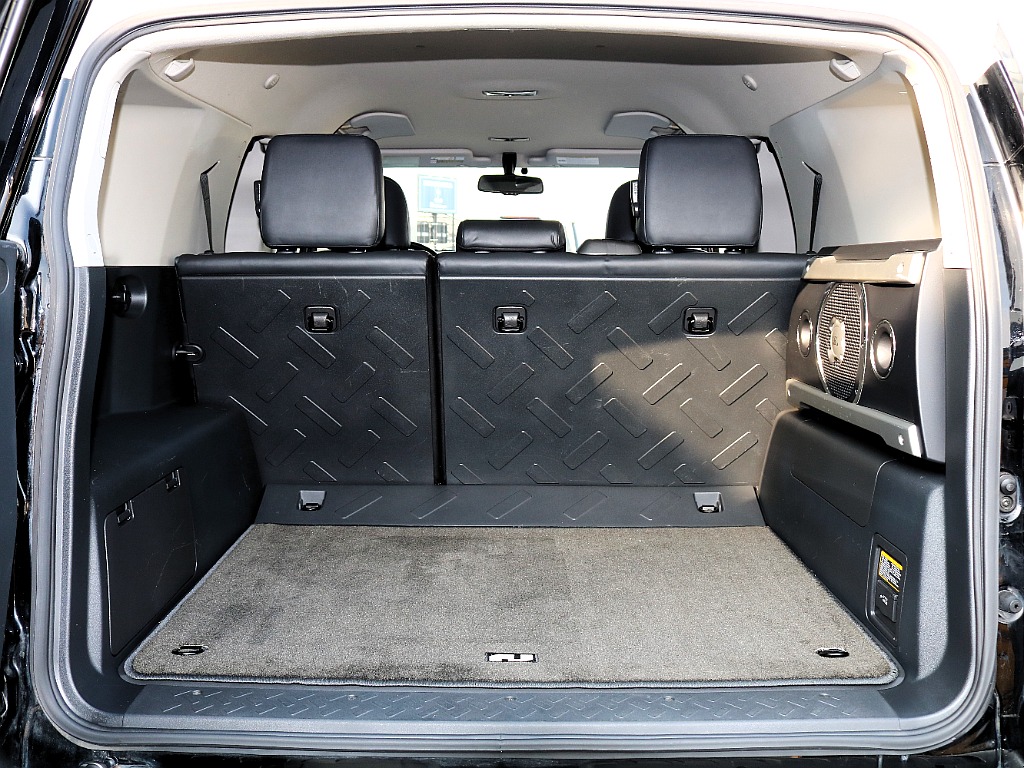 純正ラゲッジマット付きのラゲッジルーム☆