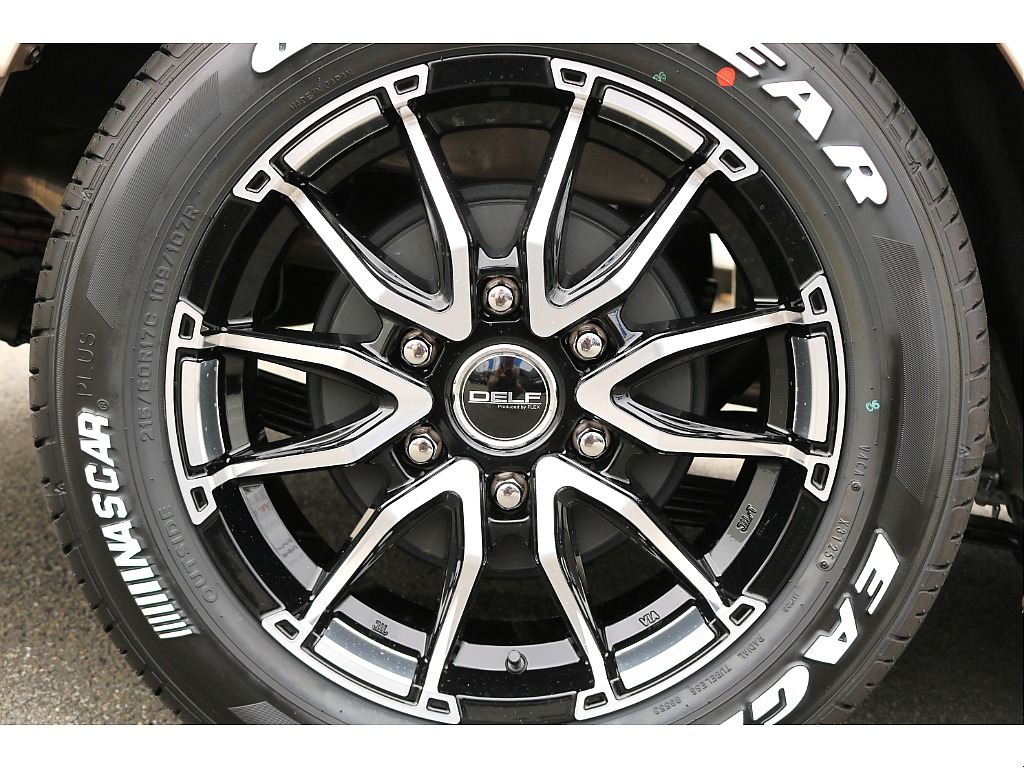 足元にはFLEX Delf06　17インチをチョイス♪