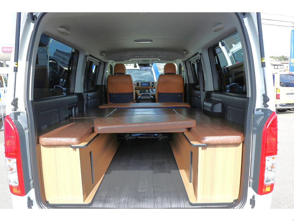 【厳選仕入】ハイエースバンスーパーGLダークプライムⅡディーゼル4WD　ベッドキット装備済み！