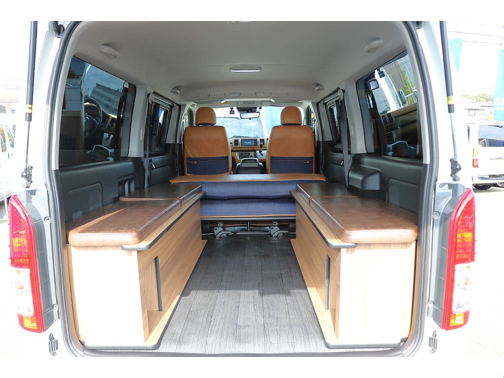 【厳選仕入】ハイエースバンスーパーGLダークプライムⅡディーゼル4WD　ベッドキット装備済み！