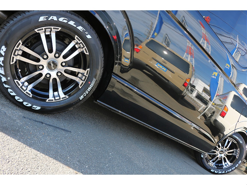 ナスカーホワイトレタータイヤ