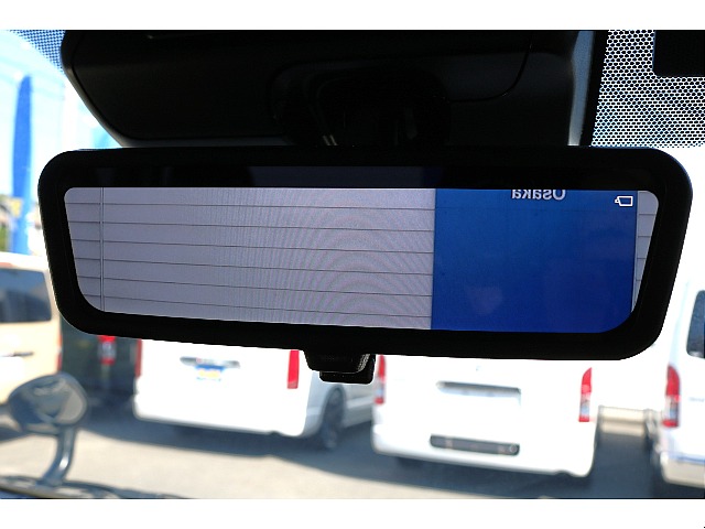 デジタルインナーミラーで夜間も安心◎