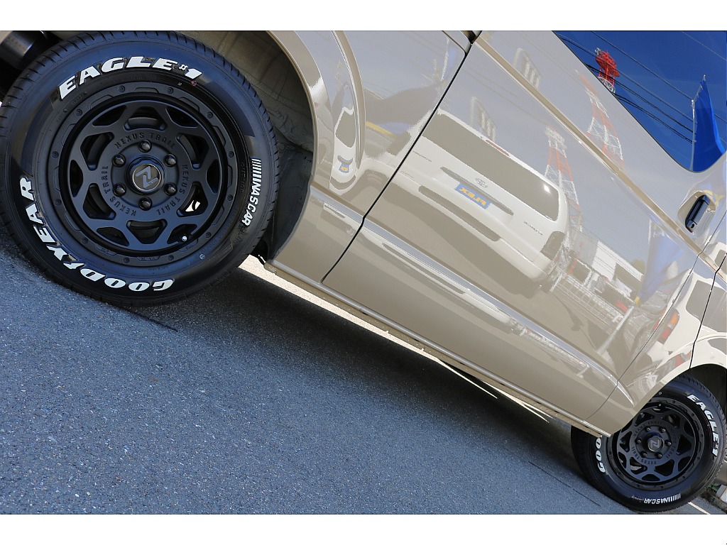 ナスカーホワイトレタータイヤ