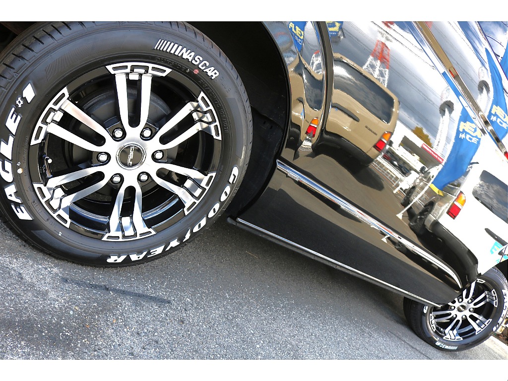 ナスカーホワイトレタータイヤ