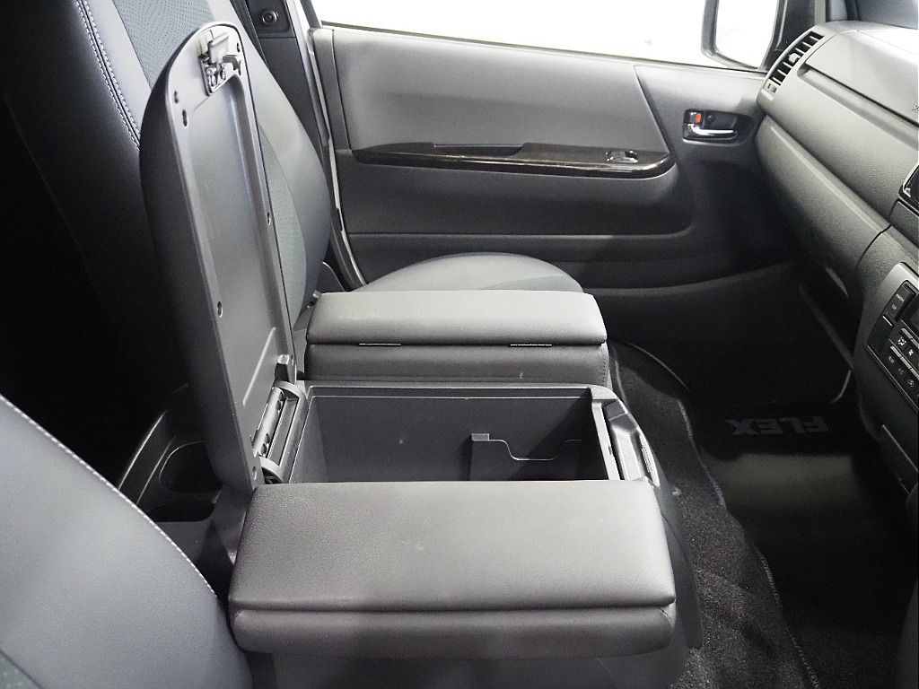 【厳選仕入/7型ガソリン2WD】R4年式　ダークプライムⅡ　フルエアロ＆家具付きベッドキット搭載♪【全国納車可能】