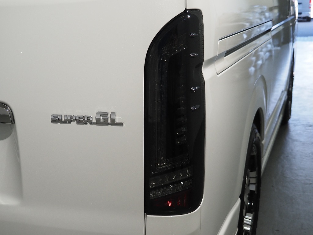 【厳選仕入/7型ガソリン2WD】R4年式　ダークプライムⅡ　フルエアロ＆家具付きベッドキット搭載♪【全国納車可能】