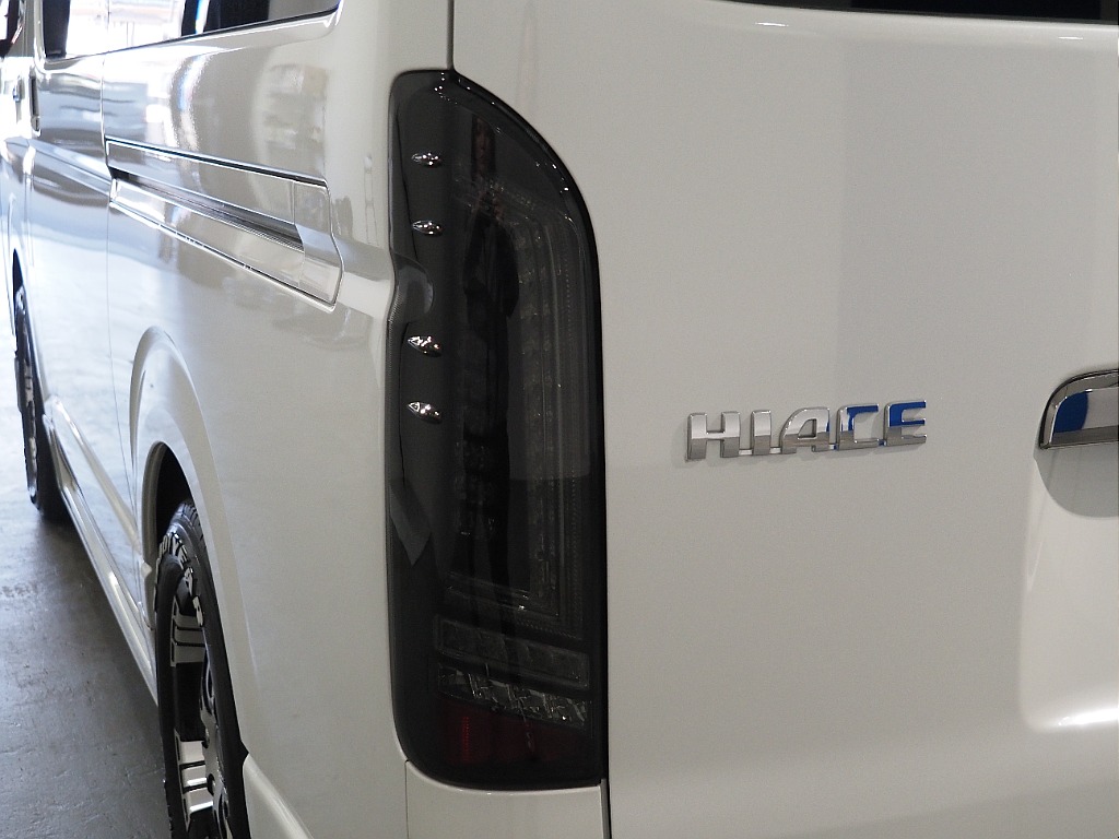 【厳選仕入/7型ガソリン2WD】R4年式　ダークプライムⅡ　フルエアロ＆家具付きベッドキット搭載♪【全国納車可能】