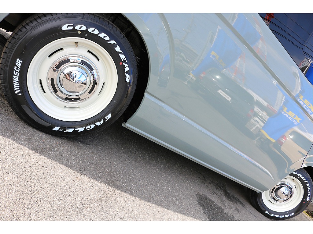 ナスカーホワイトレタータイヤ