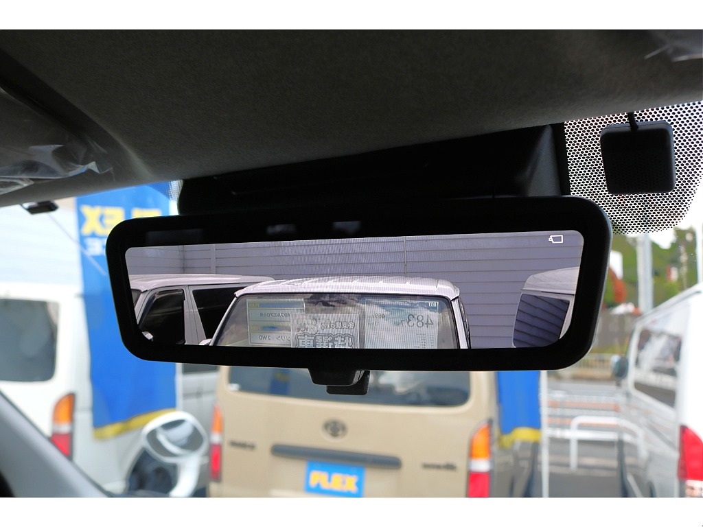 デジタルインナーミラーで夜間も安心◎