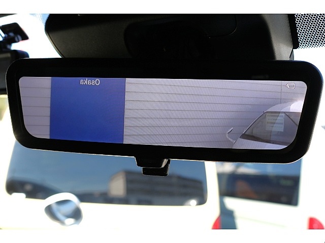 デジタルインナーミラーで夜間も安心◎