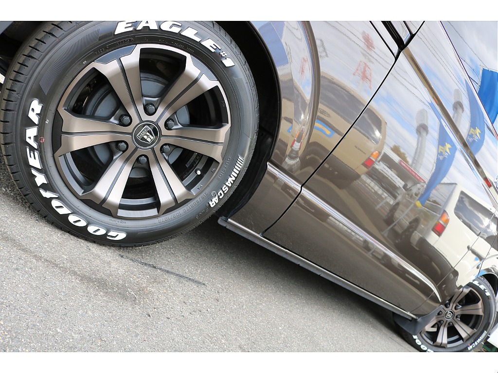 ナスカーホワイトレタータイヤ