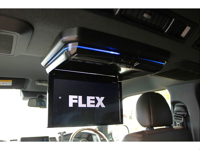 フリップダウンモニターも完備♪