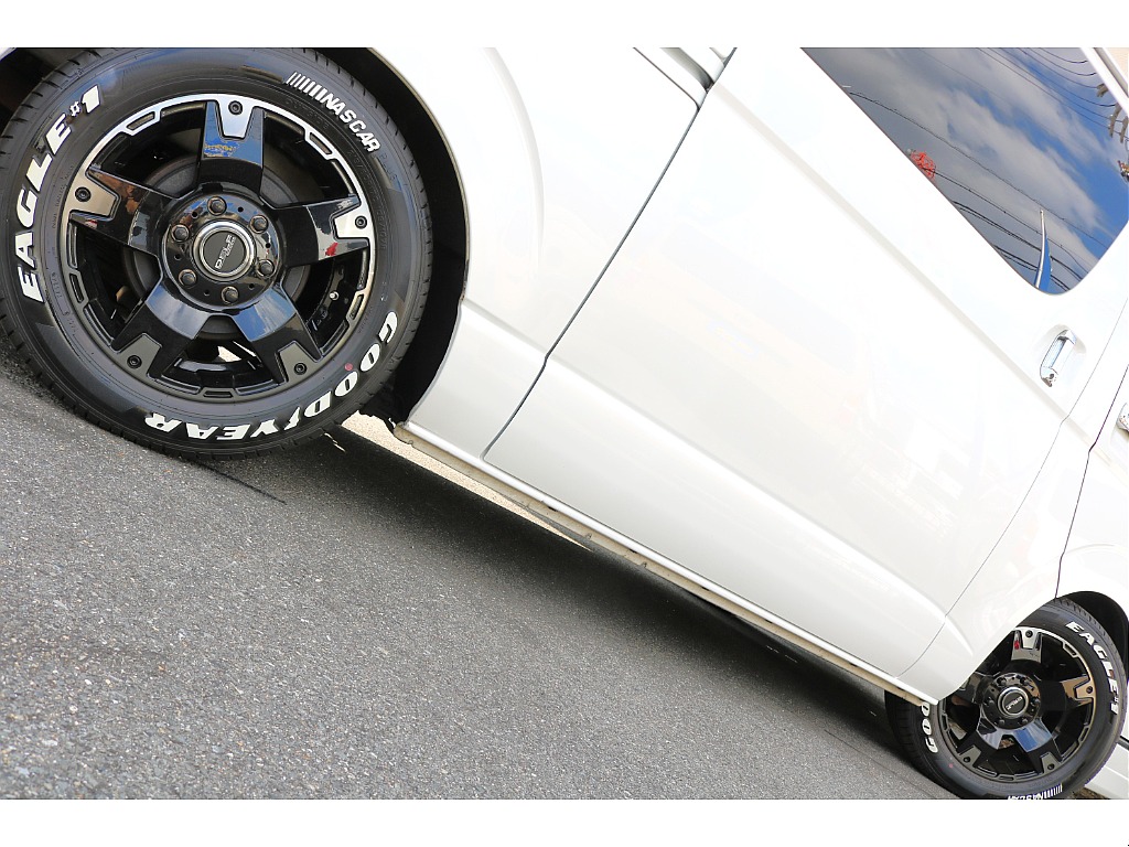 ナスカーホワイトレタータイヤ