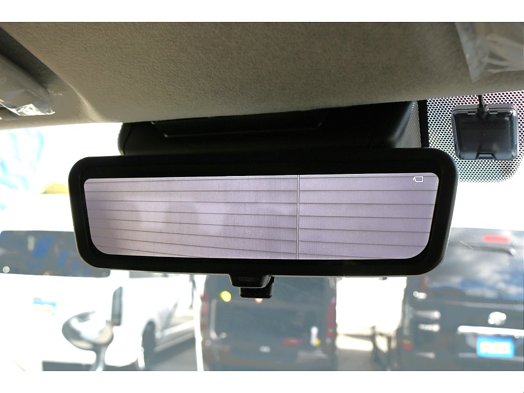 デジタルインナーミラーで夜間も安心◎