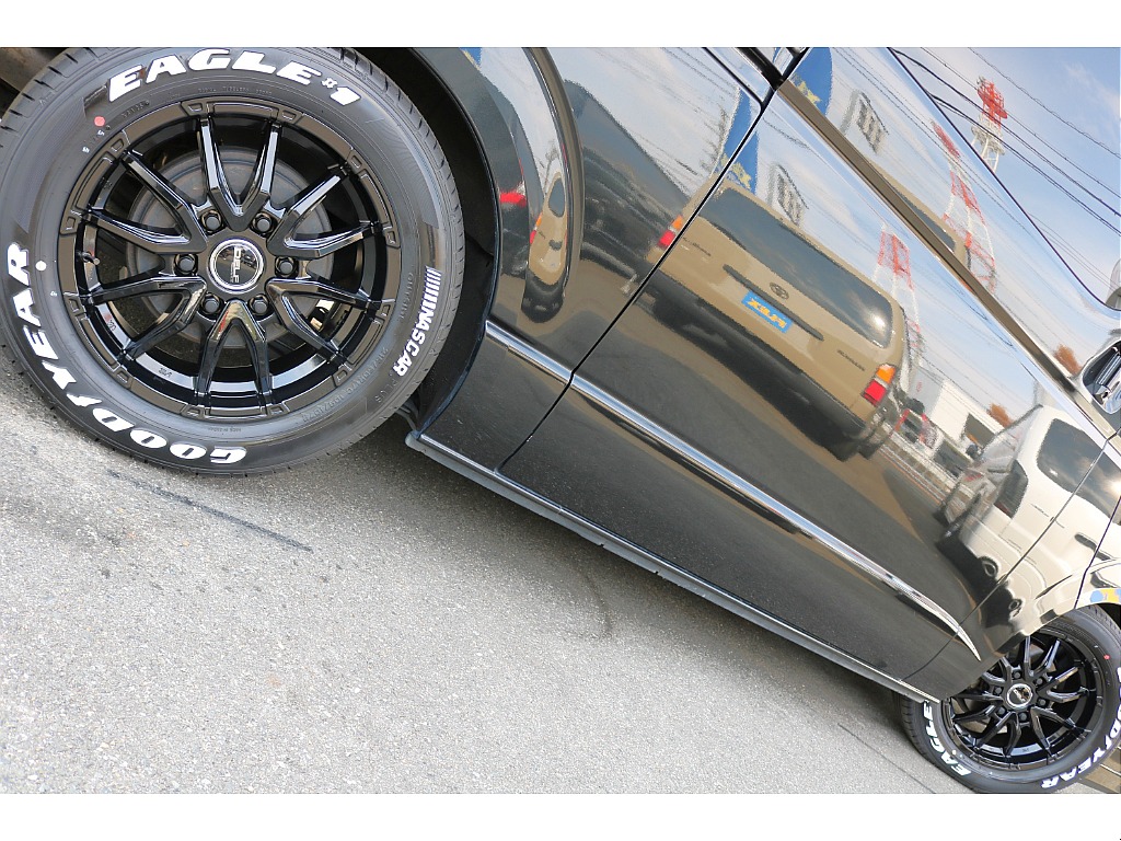 ナスカーホワイトレタータイヤ