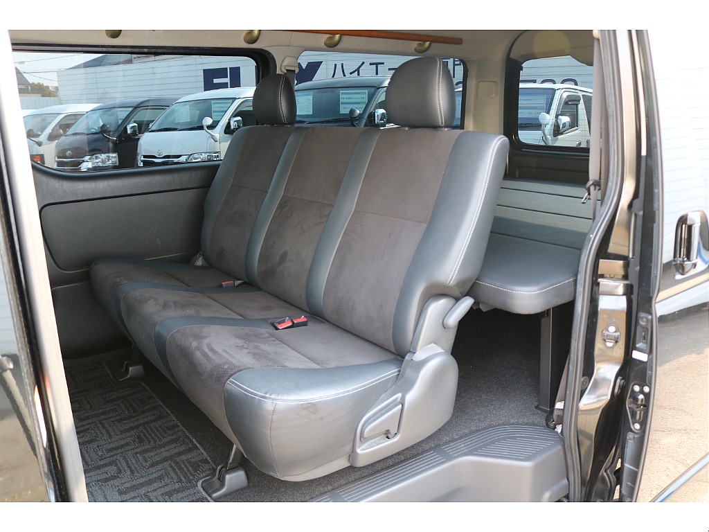 ダークプライムⅡ シートはハーフレザー仕様