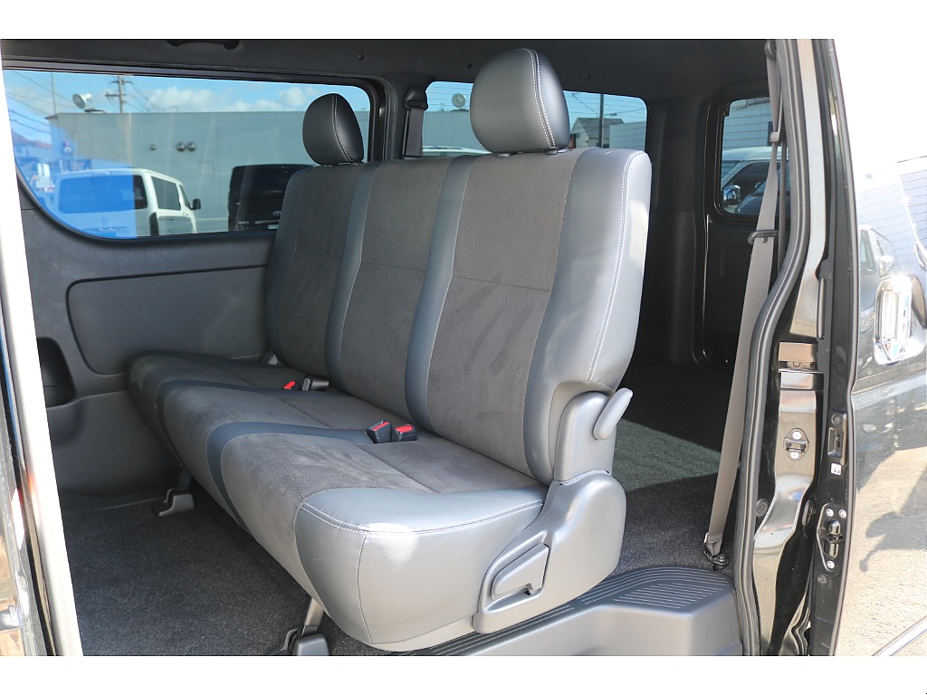 ダークプライムⅡ シートはハーフレザー仕様