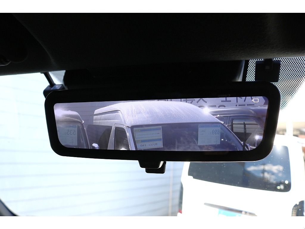 デジタルインナーミラーで夜間も安心◎