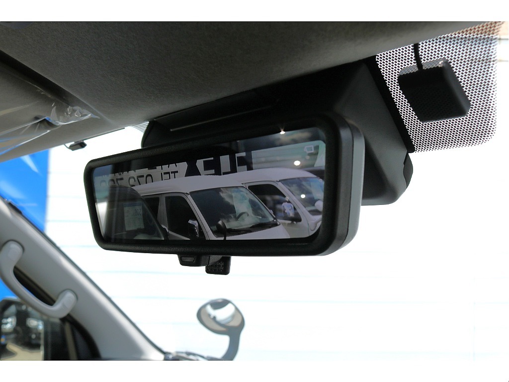 トヨタ ハイエース(3枚目)