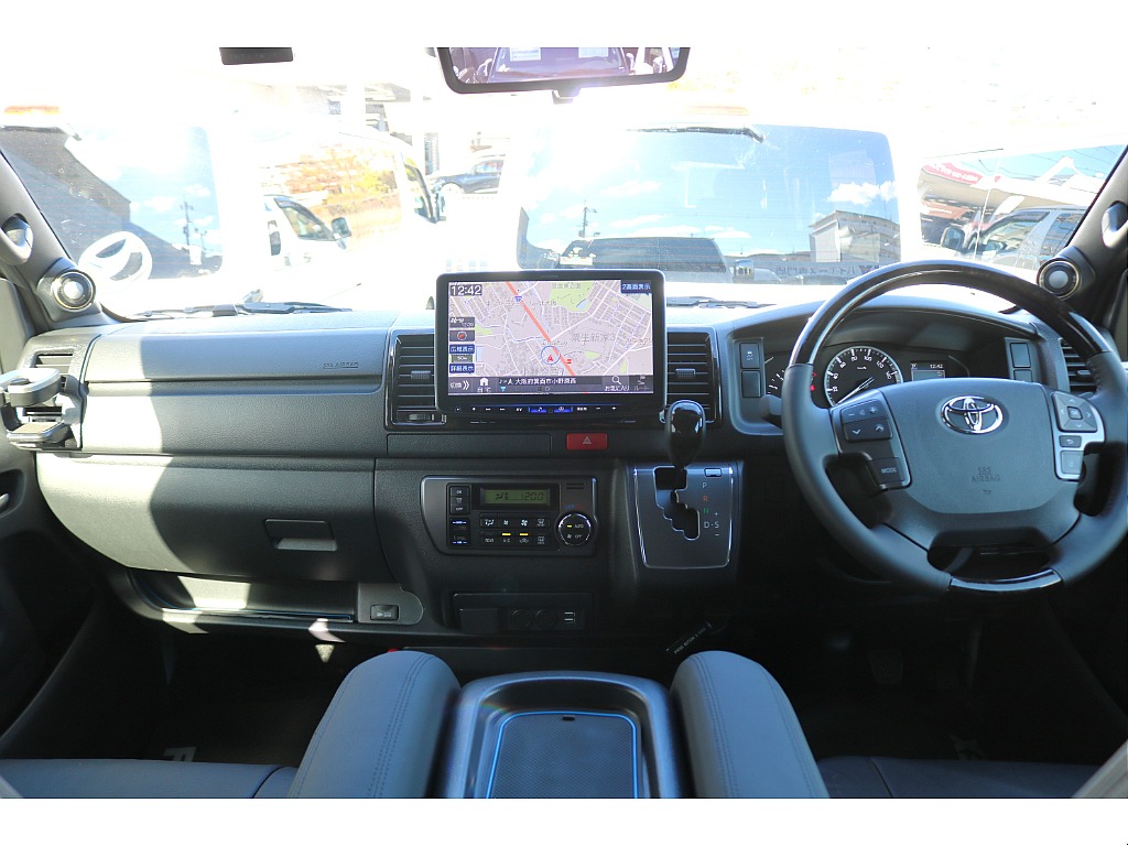 【高年式低走行】ハイエースバン　スーパーGLダークプライムⅡ　ディーゼル４WD　大画面BIGXナビ＆KBレーシングホイル！