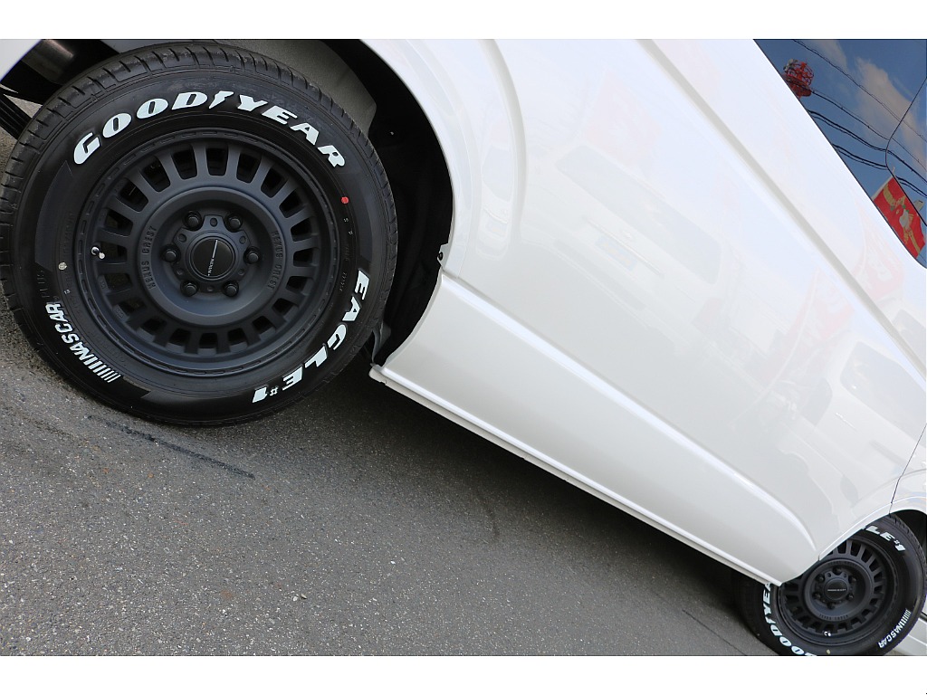 ナスカーホワイトレタータイヤ