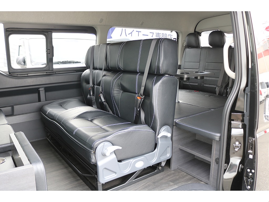 デザイン性の高い2列目FASPシート