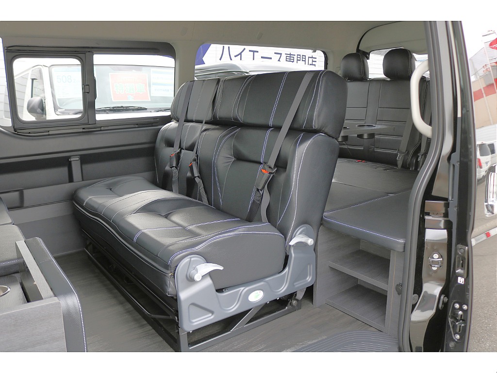 前モデルから より立体的な造形となり、ゆったりと座ることができるようになりました♪