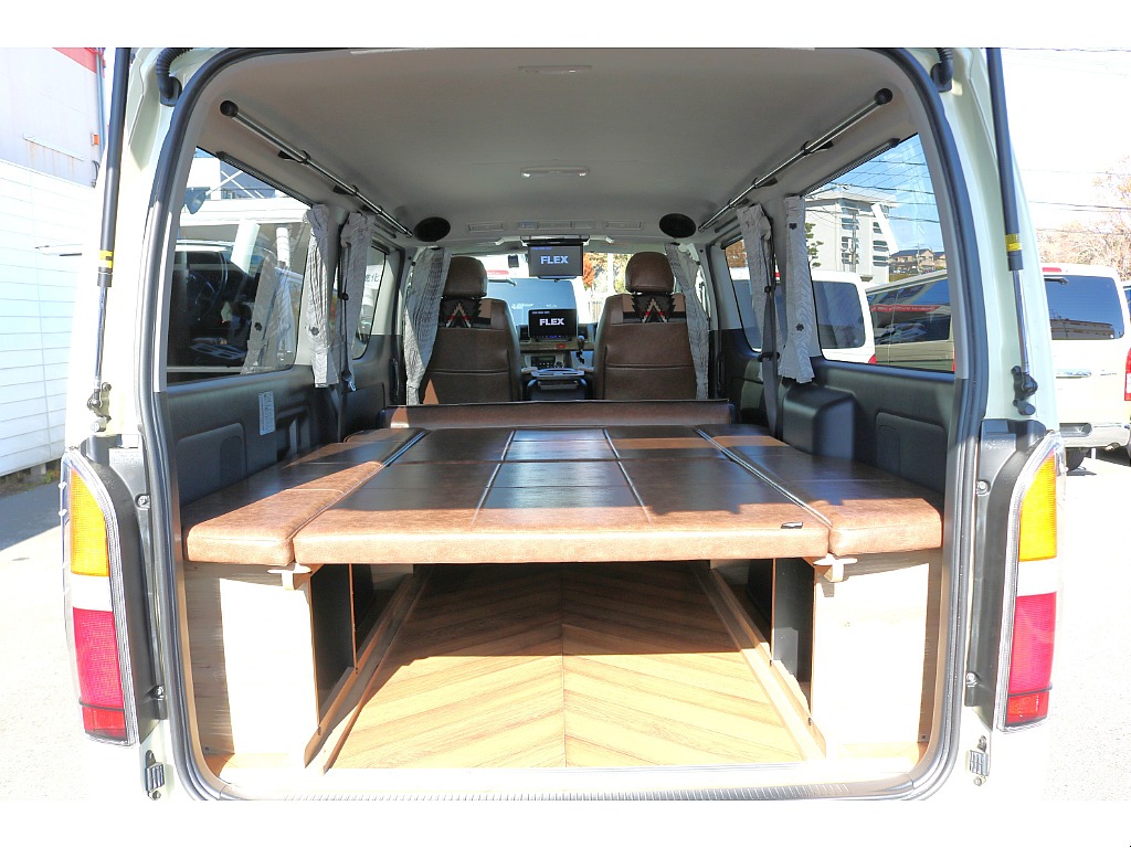 【厳選仕入】R4年式ハイエースバンスーパーGLガソリン２WD　希少カラーライトイエロー＆丸目施工　こだわりが詰まった1台！