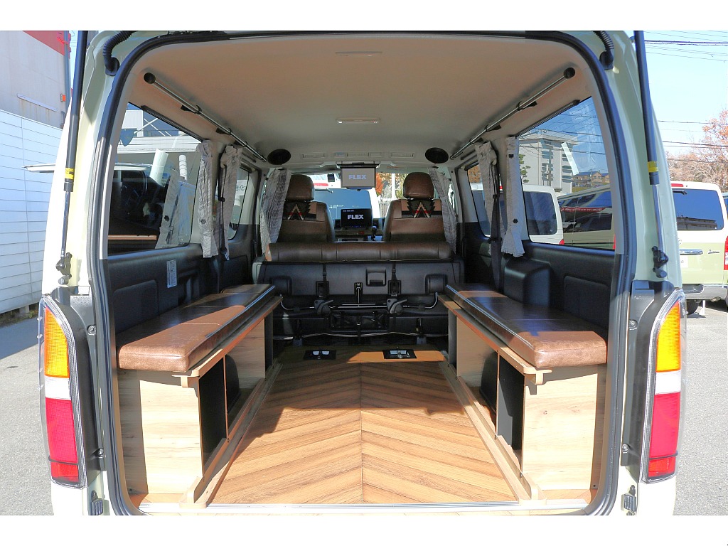 【厳選仕入】R4年式ハイエースバンスーパーGLガソリン２WD　希少カラーライトイエロー＆丸目施工　こだわりが詰まった1台！