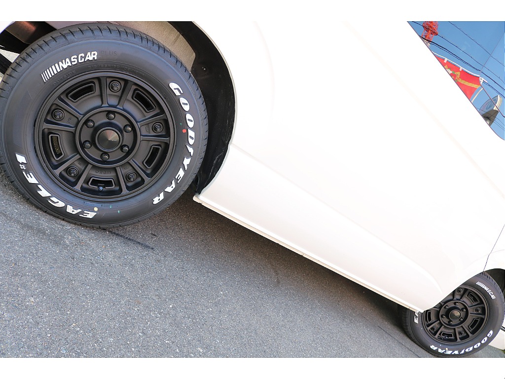 ナスカーホワイトレタータイヤ