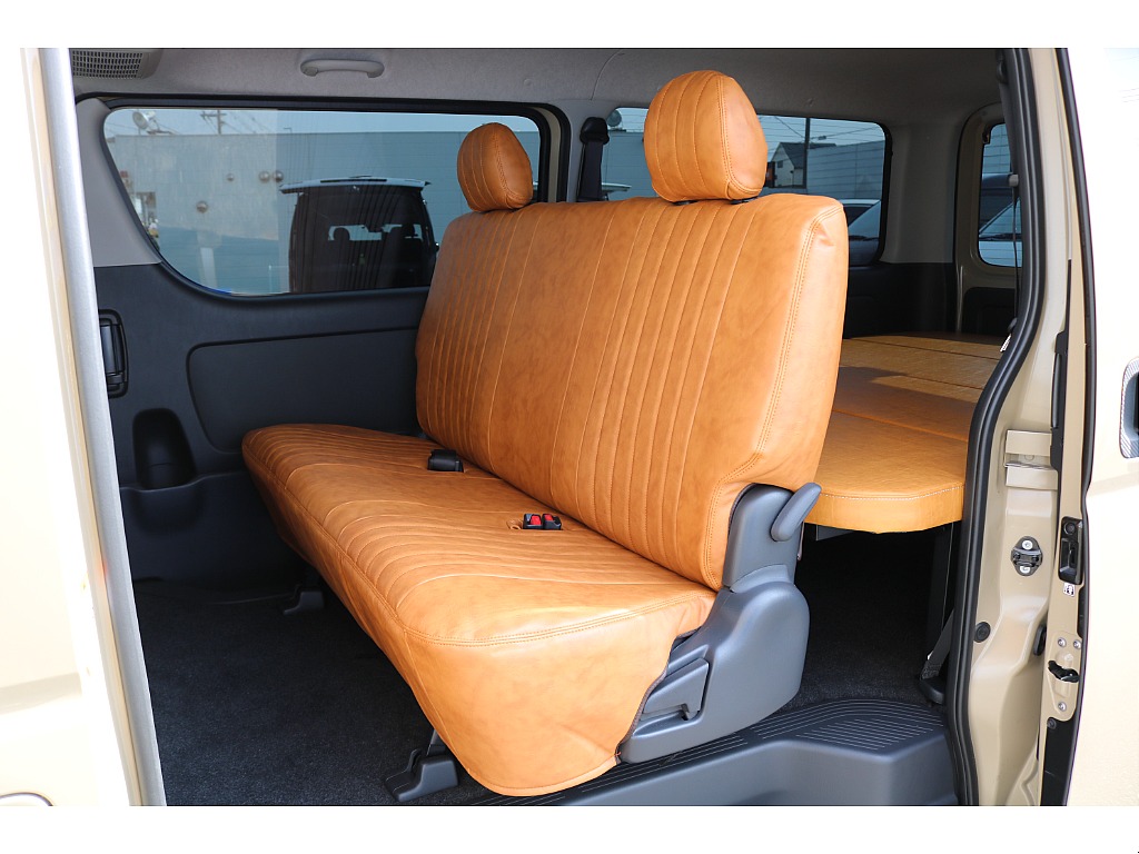 リクライニング可能な２列目シート♪