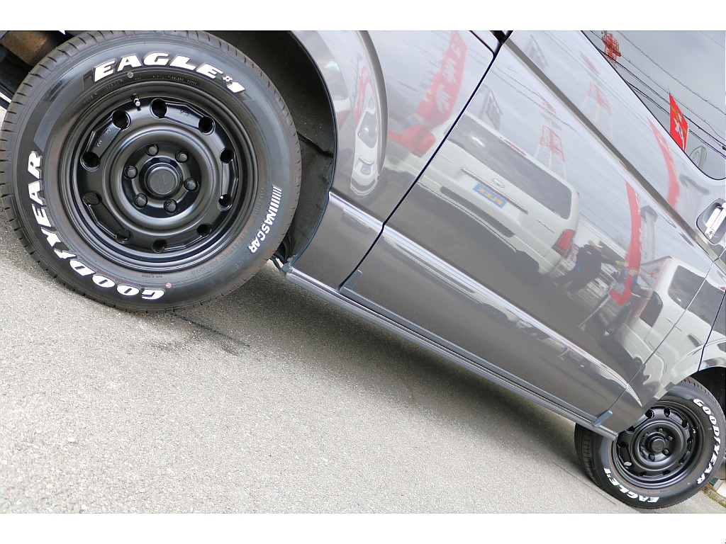 ナスカーホワイトレタータイヤ