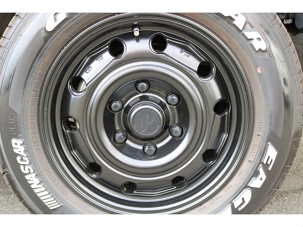 足元にはpaw 16インチをチョイス♪