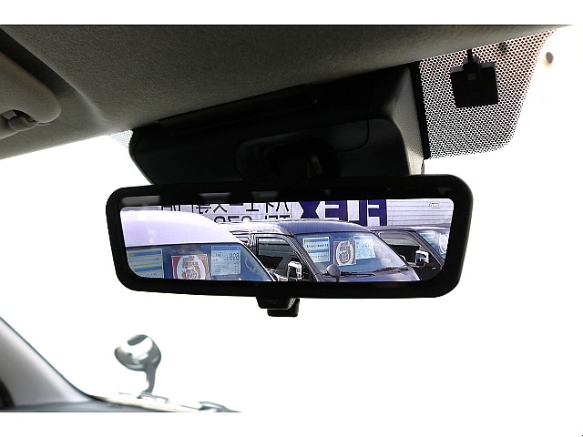 デジタルインナーミラーで夜間も安心◎