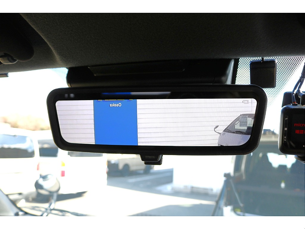 デジタルインナーミラーで夜間も安心◎