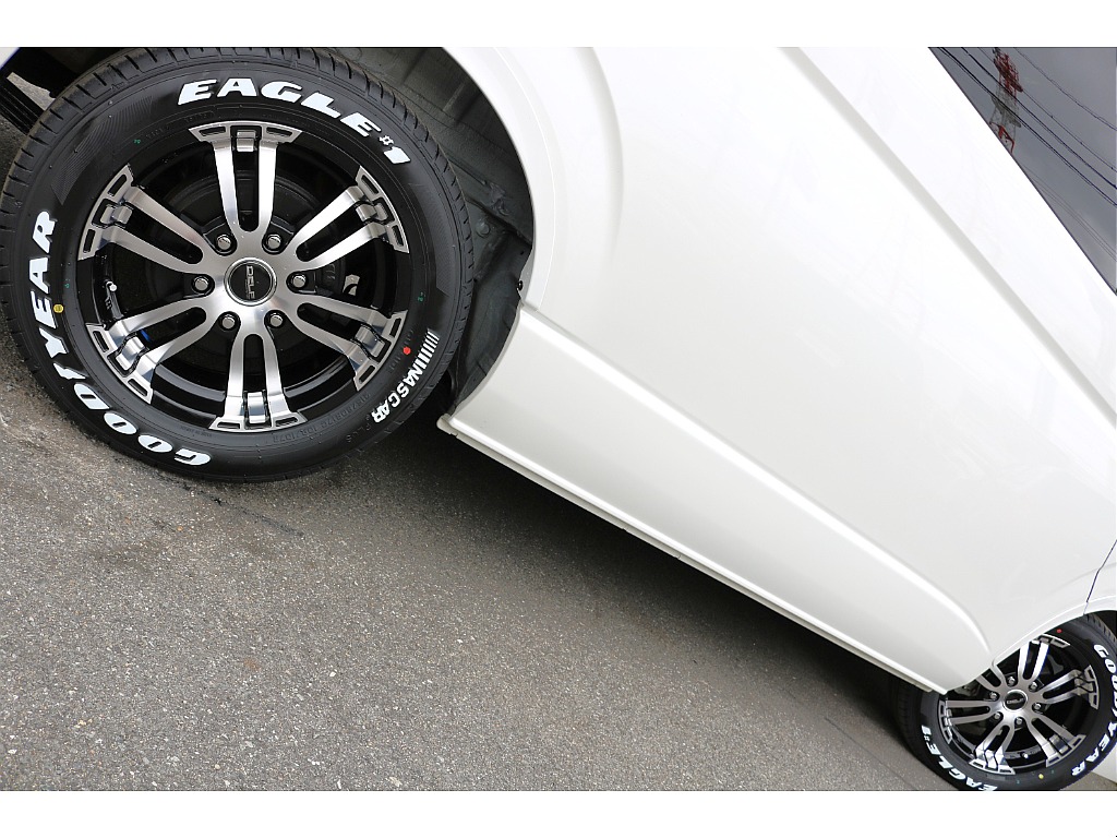 ナスカーホワイトレタータイヤ