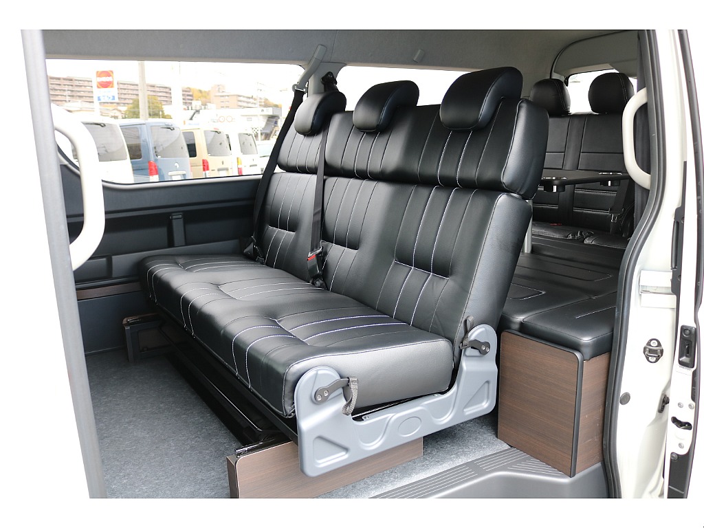 【内装架装NEWAS】R2年式ハイエースワゴンGL新品内装架装NEWAS！走行距離3000キロ台！BIGX＆12.8インチフリップダウン付！