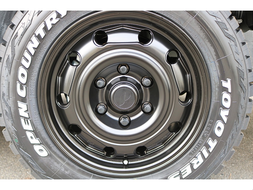 足元にはpaw 16インチをチョイス♪