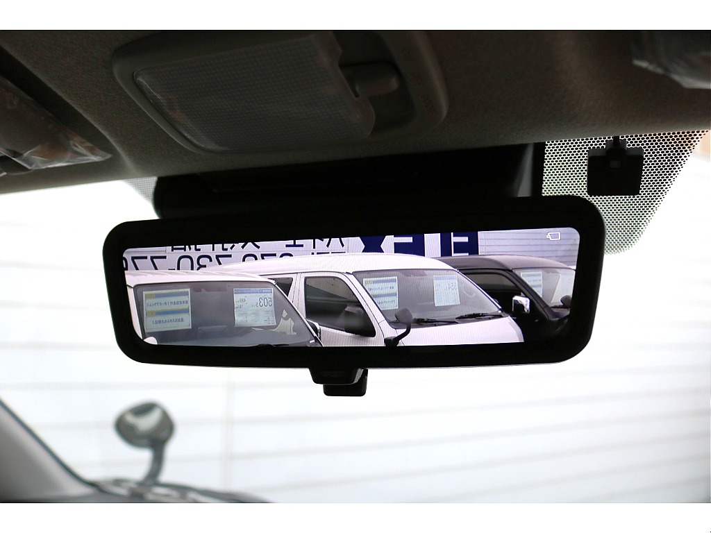 デジタルインナーミラーで夜間も安心◎