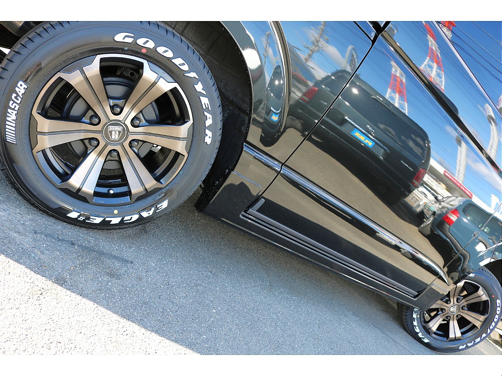 ナスカーホワイトレタータイヤ