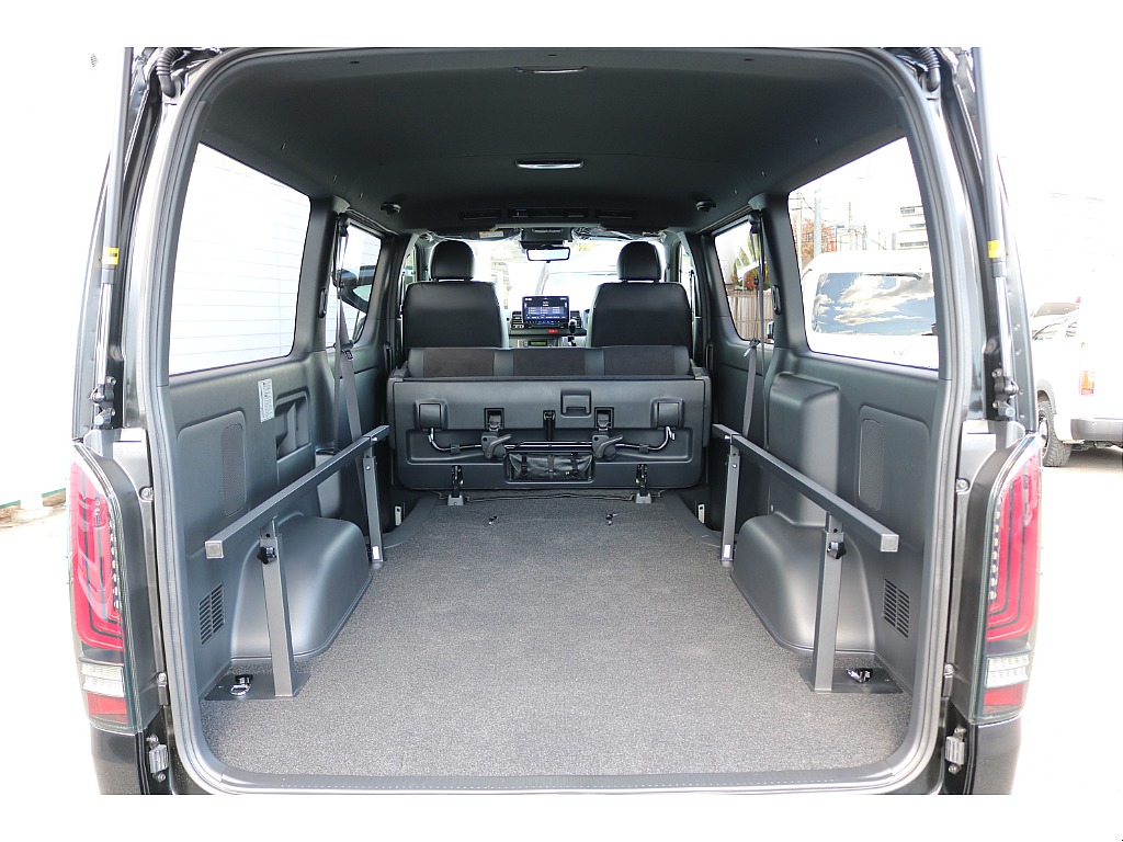 広々ラゲッジスペース♪アウトドアやお仕事にも◎