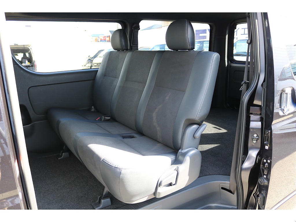 ダークプライムⅡ シートはハーフレザー仕様