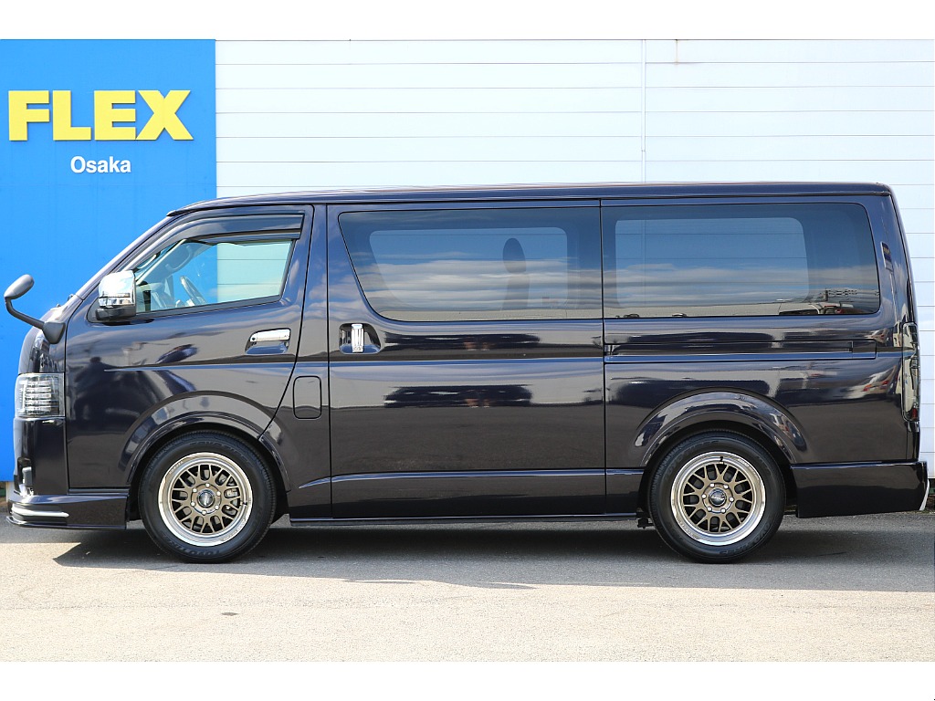 【厳選仕入/特別仕様車カラー ブラックパールボディ】高級ホイールが映えるしっかりカスタムのお車が入庫致しました♪【全国納車可能】